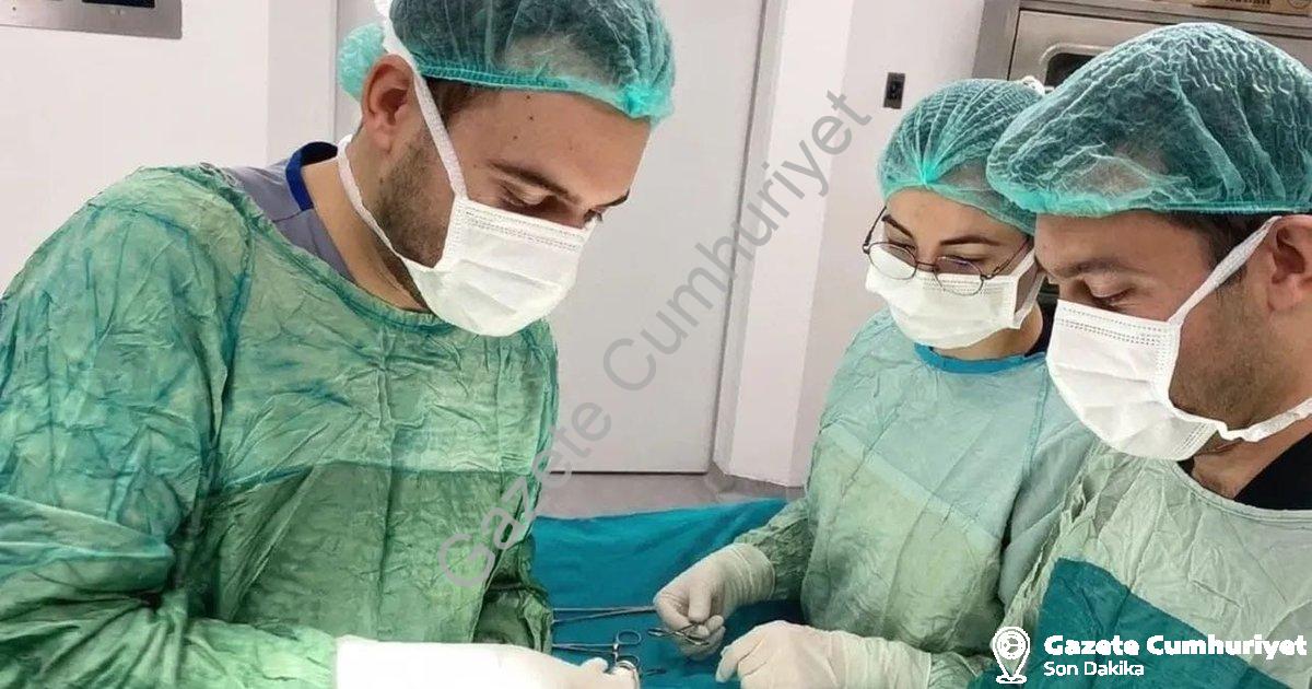 "Şuhut Devlet Hastanesi'nde Yama Yöntemiyle Fıtık Ameliyatı Başarısı" başlıklı haber için fotorealis